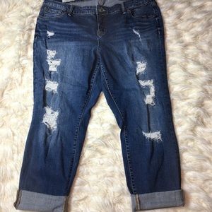 Torrid boyfriend cropped blue distressed jeans size 16 🌟